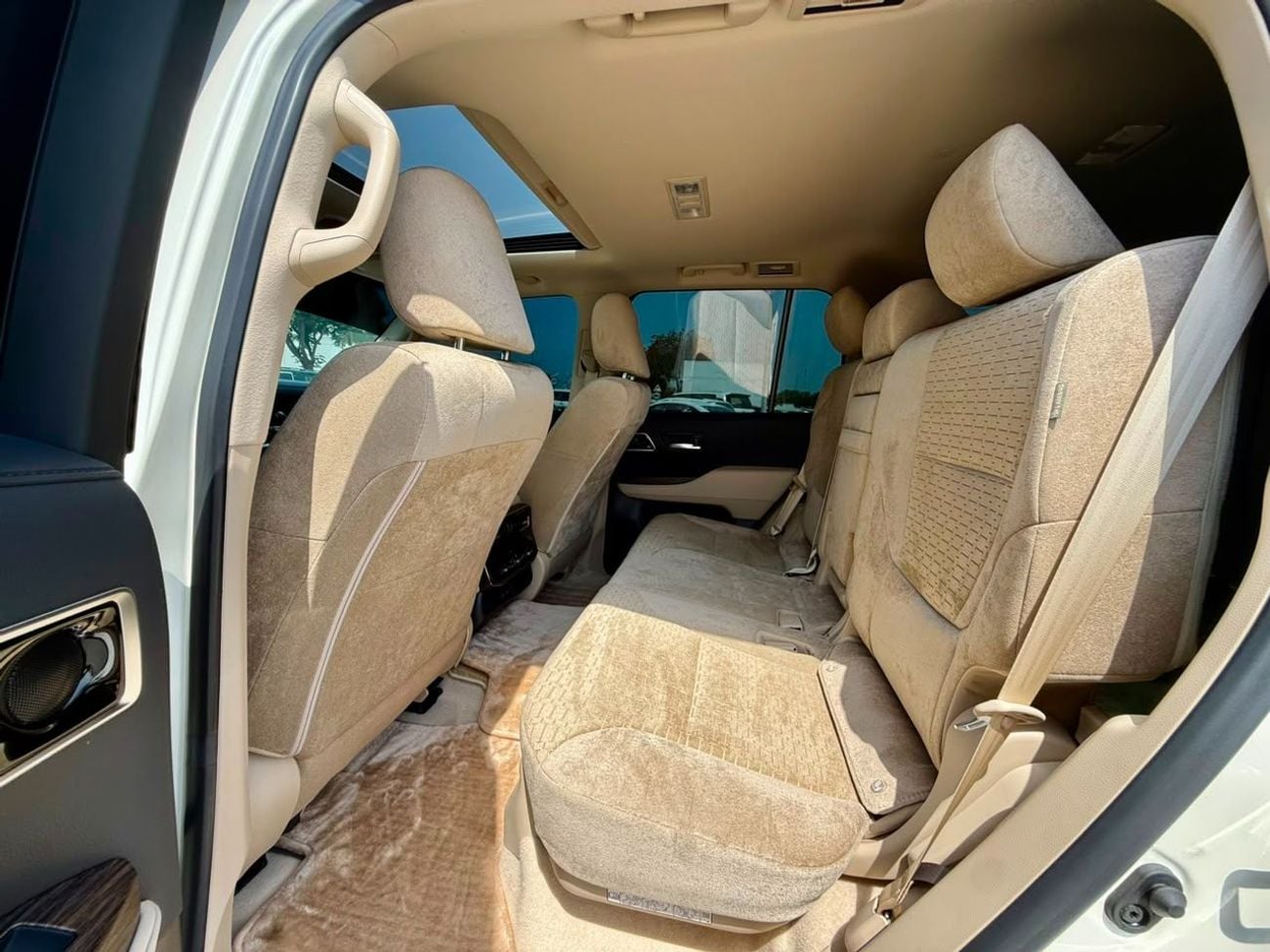 Toyota Land Cruiser TOYOTA LAND CRUISER VXR TWIN TURBO 3.5L GCC SPECS UNDER WARRANTY AND FULL-SERVICE HISTORY