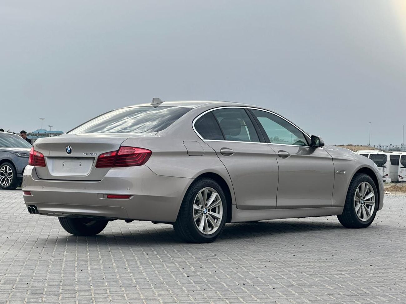 بي أم دبليو 520i