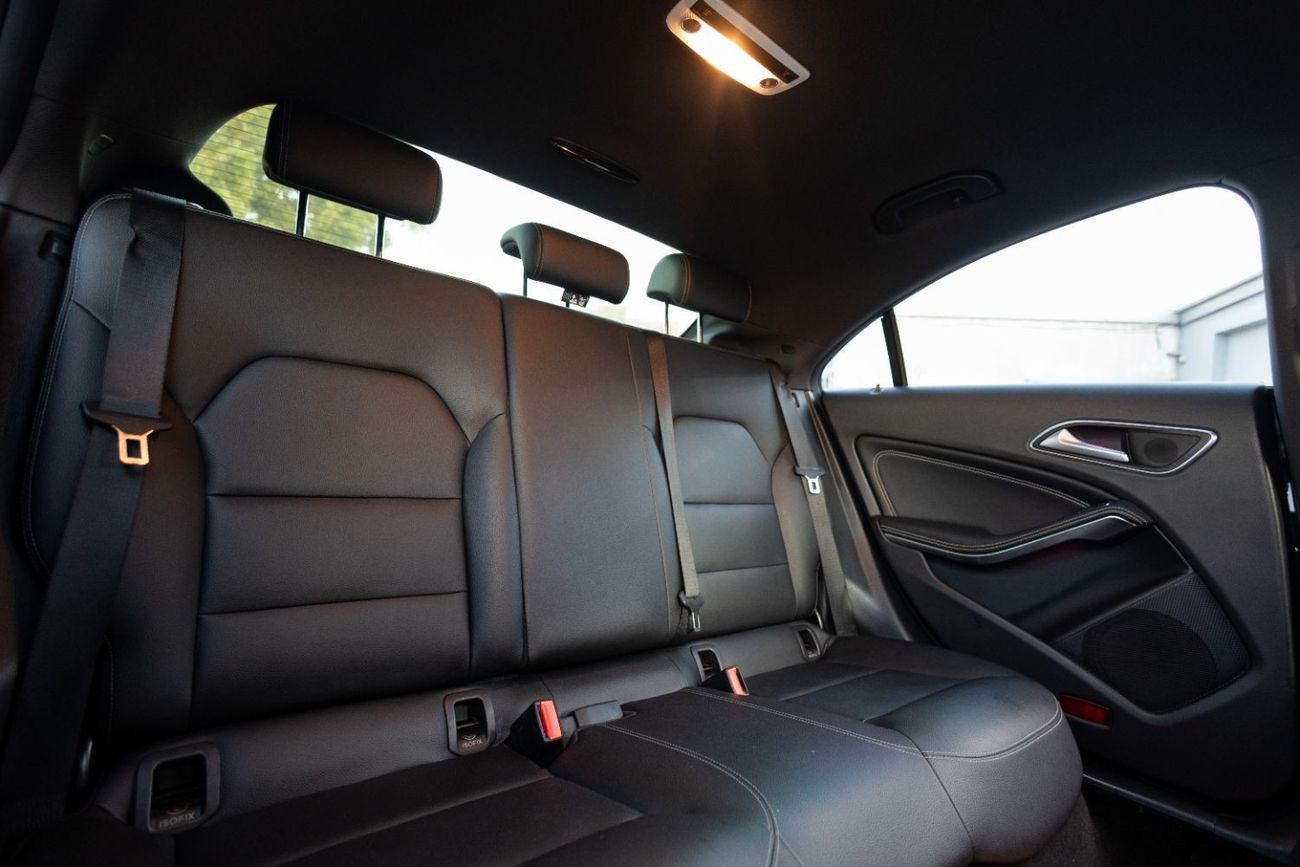 Mercedes-Benz CLA 200 Std 2.0L Mercedes-Benz CLA200 2019 GCC under Warranty with Flexible Down-Payment.