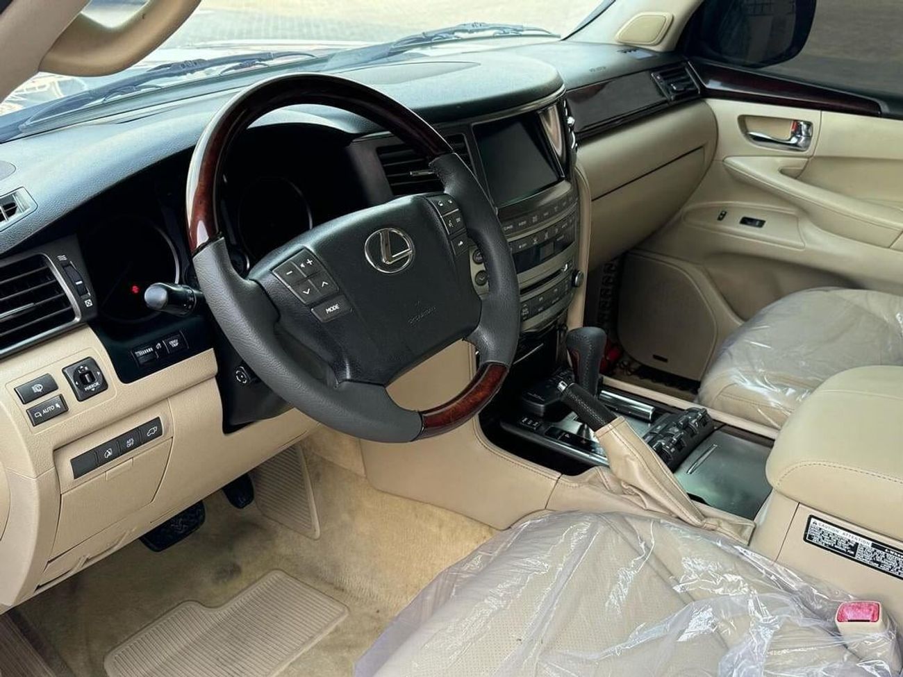 لكزس LX 570 لكزس LX 570 s خليجي 2010 محول 2020