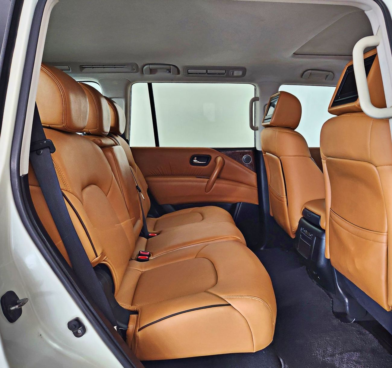 Nissan Patrol LE PLATINUM 5.6L V8 engine 7-speed automatic transmission
