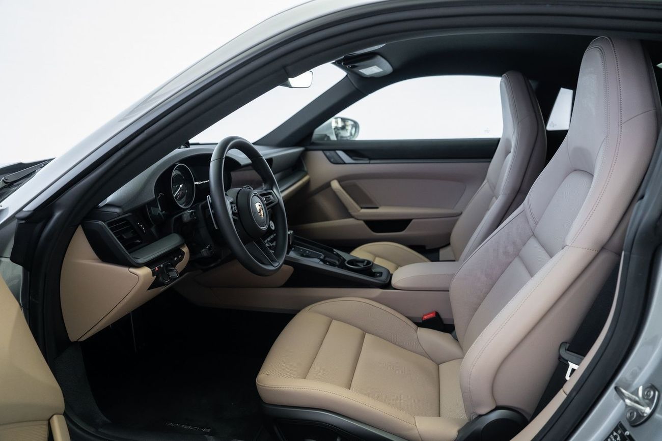 Porsche 911 Carrera 4 3.0L (444 HP) Coupe