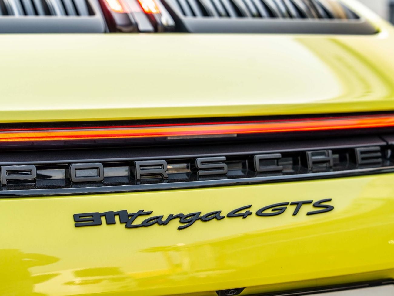 Porsche 911 Targa 4GTS 3.0L (450 HP)