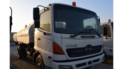 هينو 500 Hino Water Tanker 3200 Gallon, Model:2005. Good working condition