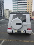 مرسيدس بنز G 400 Mercedes-Benz G400D 2024 RHD white with red interior 4000kms only RHD