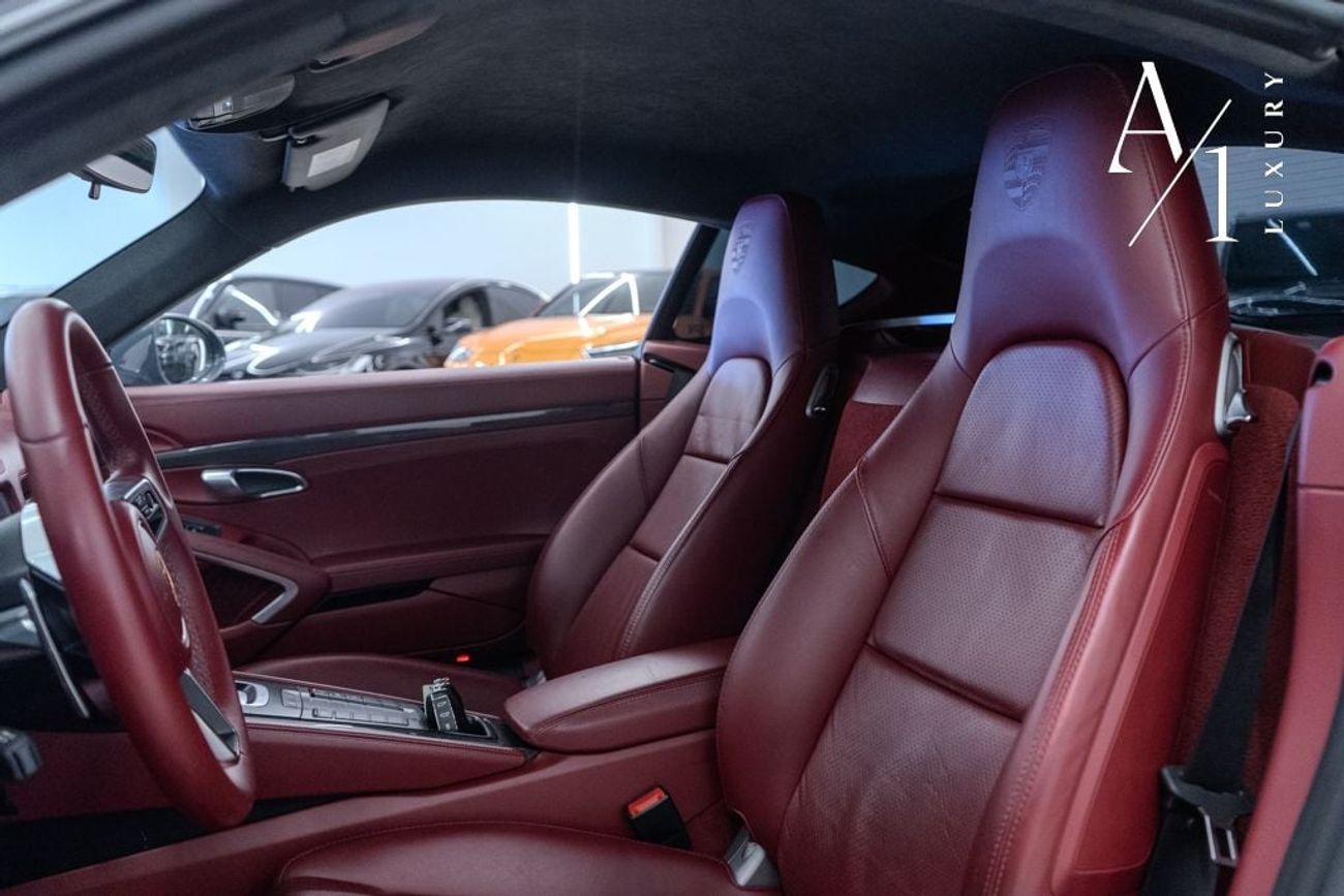 Porsche Cayman 2018 Porsche Cayman, Warranty, Full Service History, Carbon Fiber Package, Sport Chrono Package, GCC