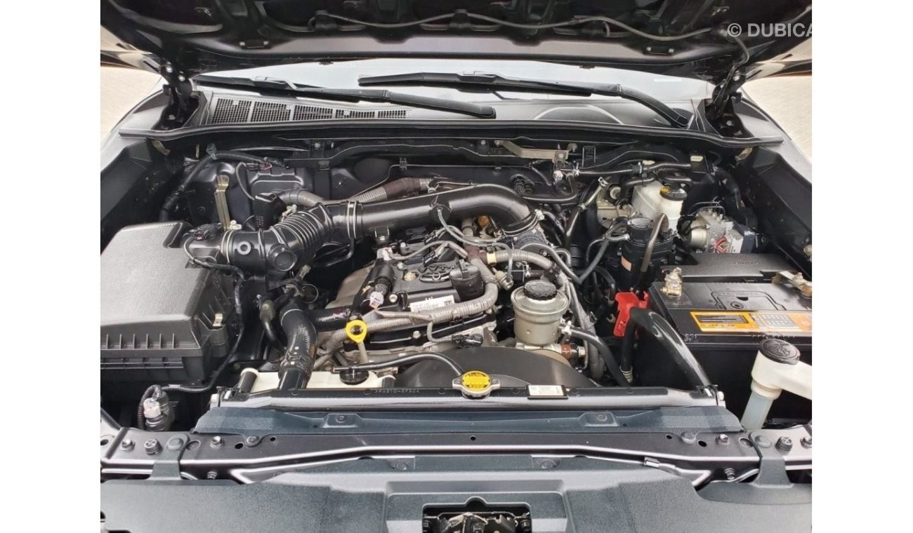 تويوتا هيلوكس Toyota hilux petrol engine model 2016 v4 car very clean and good condition