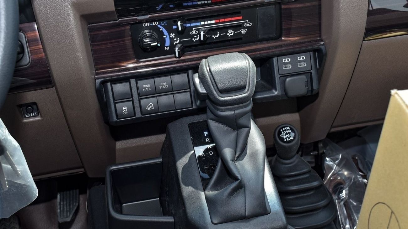 Toyota Land Cruiser Pick Up 4.0l - AT - Fog Lamp - Winch - Alloy Wheel - Snorkel - Leather Seats - Central Lock - Power Window