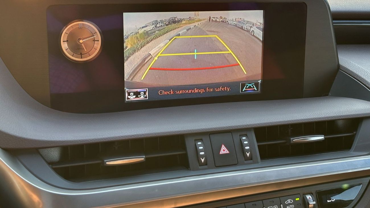 Lexus ES300h 2.5L Hybrid 4 Cylinders Full Service History 2021 GCC