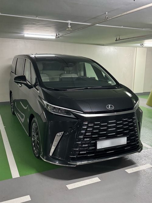 لكزس LM 350h 4 Seats (VIP Configuration)