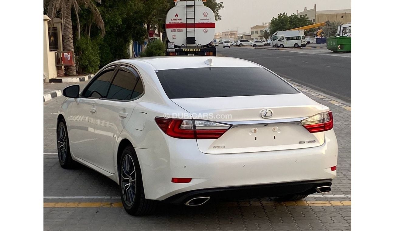 لكزس ES 350 بلاتينوم لكزس اي اس 350 موديل : 2018 الممشي : 50,000 كم  المطلوب 85,000 درهم  وارد امريكا ، فل اوبشن
