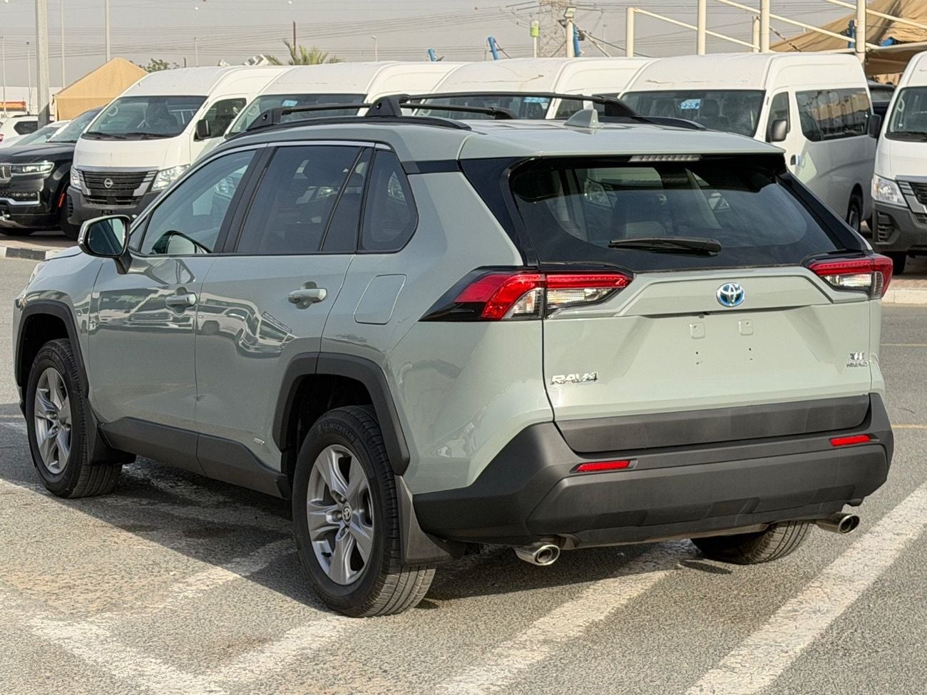 Toyota RAV4 VXR HEV 2.5L (219 HP) AWD 2022 Toyota RAV4 XLE hybrid 2.5L (219 HP) AWD