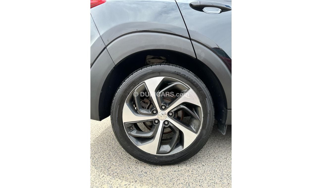 Hyundai Tucson car in perfect condition 2018 4wd with engine capacity 1.6 turbocharged