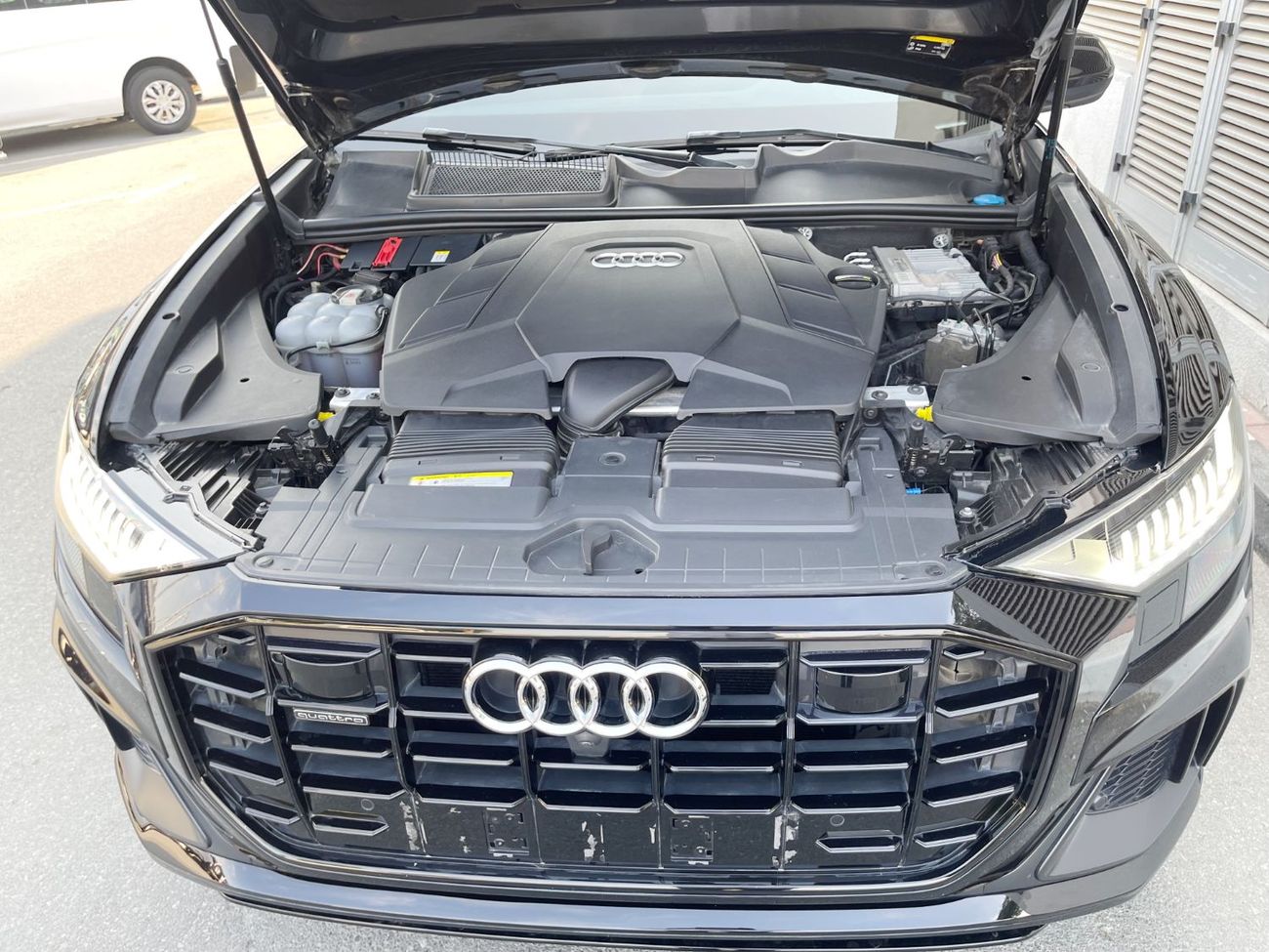 أودي Q8 55 TFSI quattro S-Line 3.0L (340 HP)