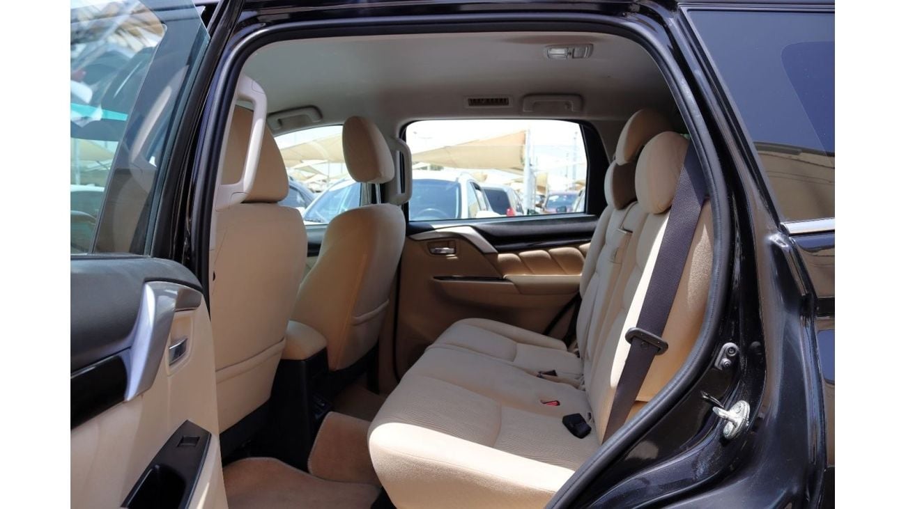 Mitsubishi Montero GLX ACCIDENTS FREE - GCC - ENGINE 3000 CC - PERFECT CONDITION INSIDE OUT