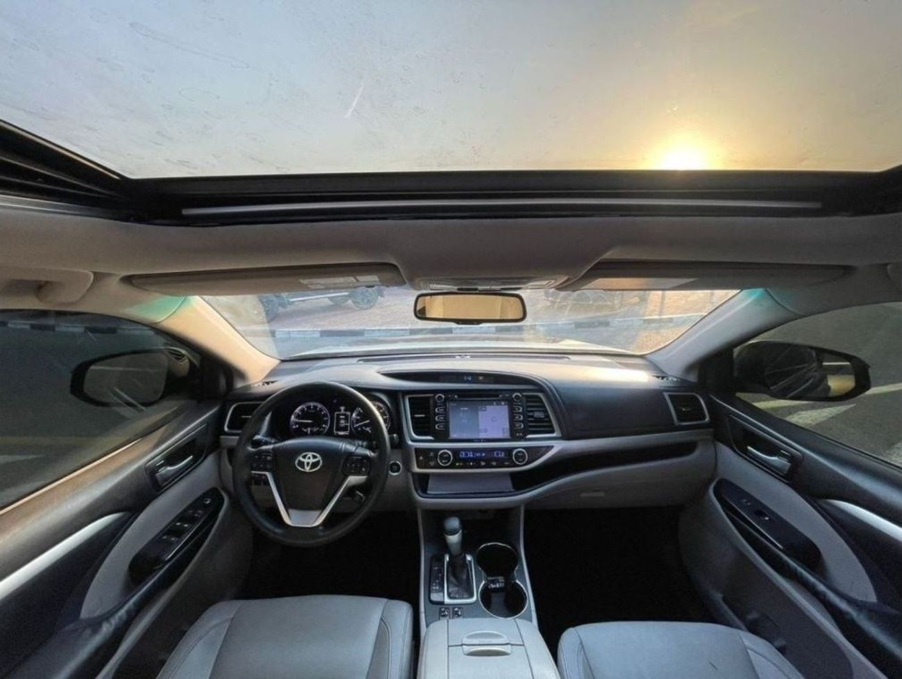 تويوتا هايلاندر 2014 Toyota Highlander XLE 3.5L V6 Full Option 7 Seater  With Side Steps - 90,000 mileage