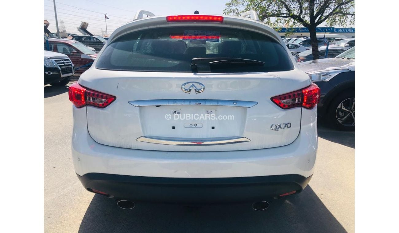 Infiniti Q70 3.7L ENGINE - FULL OPTION - EXCLUSIVE OFFER