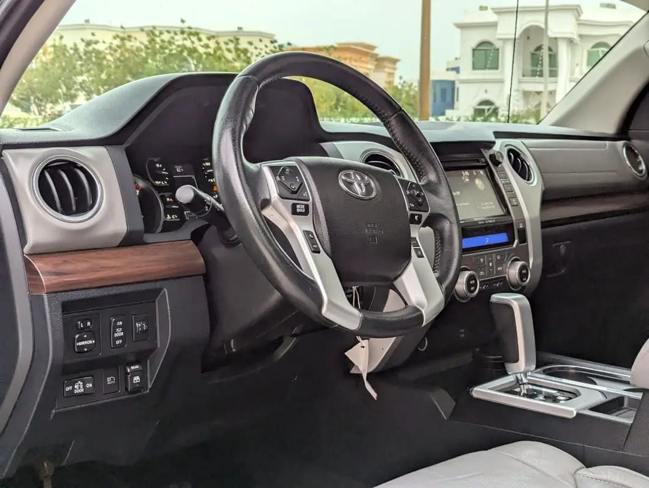 Toyota Tundra CrewMax Limited | 5.7L i-Force V8 | Full Size Luxury Pickup