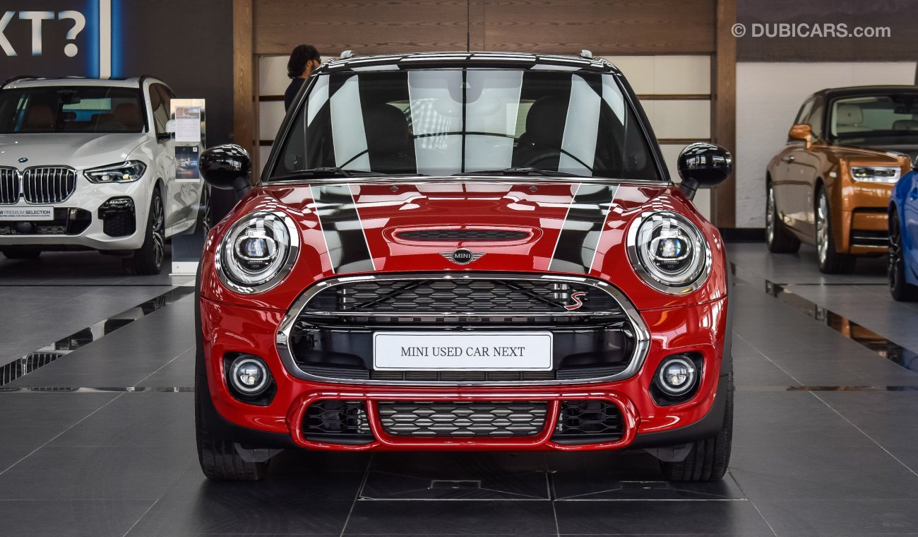 Mini Cooper S hatchback 5 doors with JCW kit