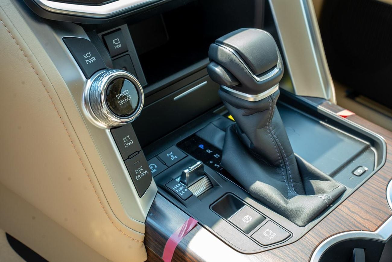 تويوتا لاند كروزر 2025 Toyota Land Cruiser VX 4.0L  V6 Petrol & Features