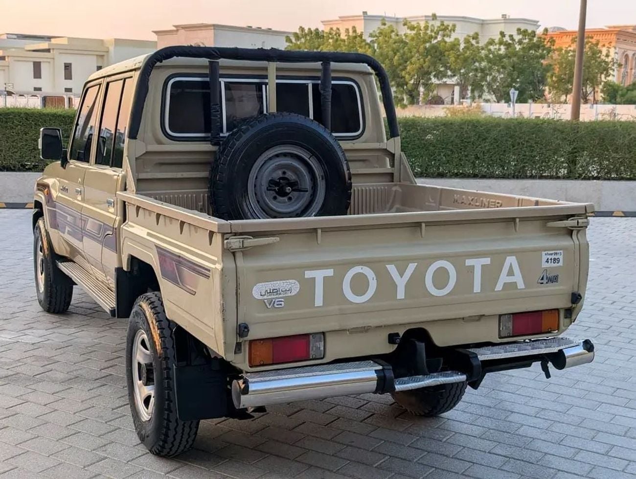 تويوتا لاند كروزر 70 LC79 LX محرك V6 سعة 4.0 لتر، بحالة داخلية وخارجية ممتازة