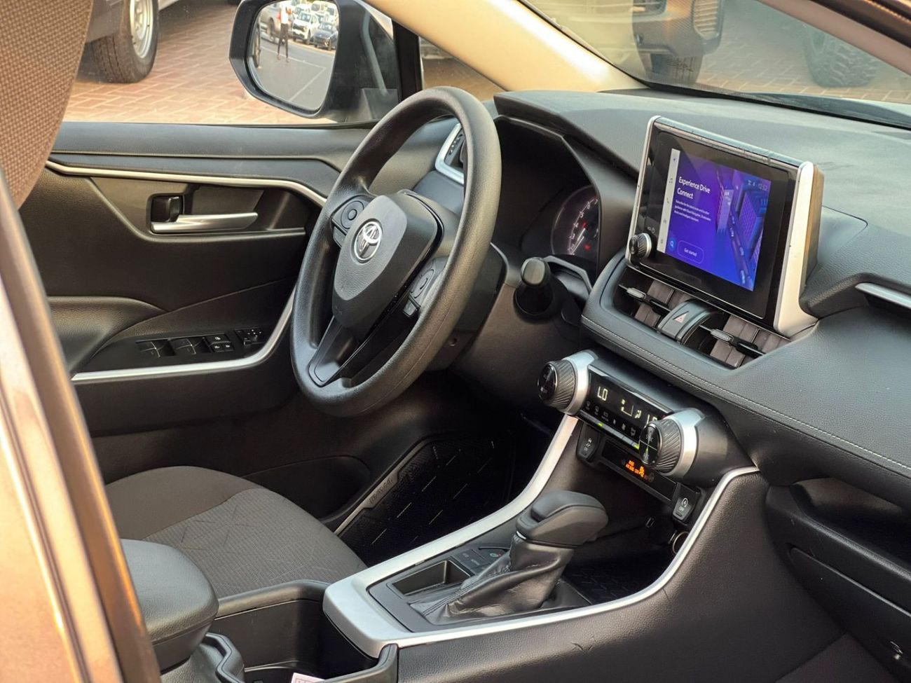 Toyota RAV4 2025 Toyota RAV4 XLE Full Option - 2.5L V6 - Rear CAM - Low Mileage - Radar System -