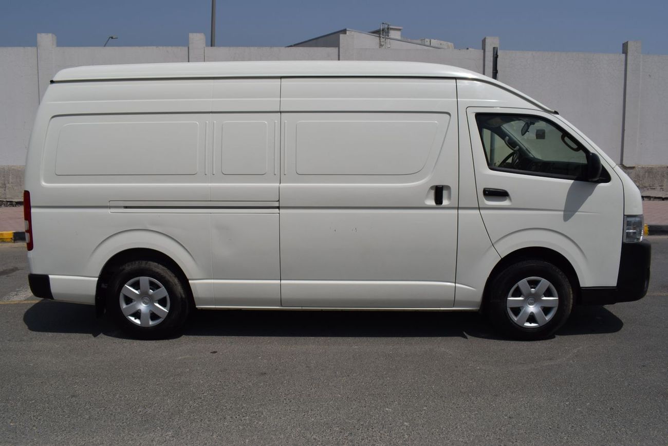 Toyota Hiace Toyota Hiace Highroof Van 2.7L , model:2023. Only done 6000 km