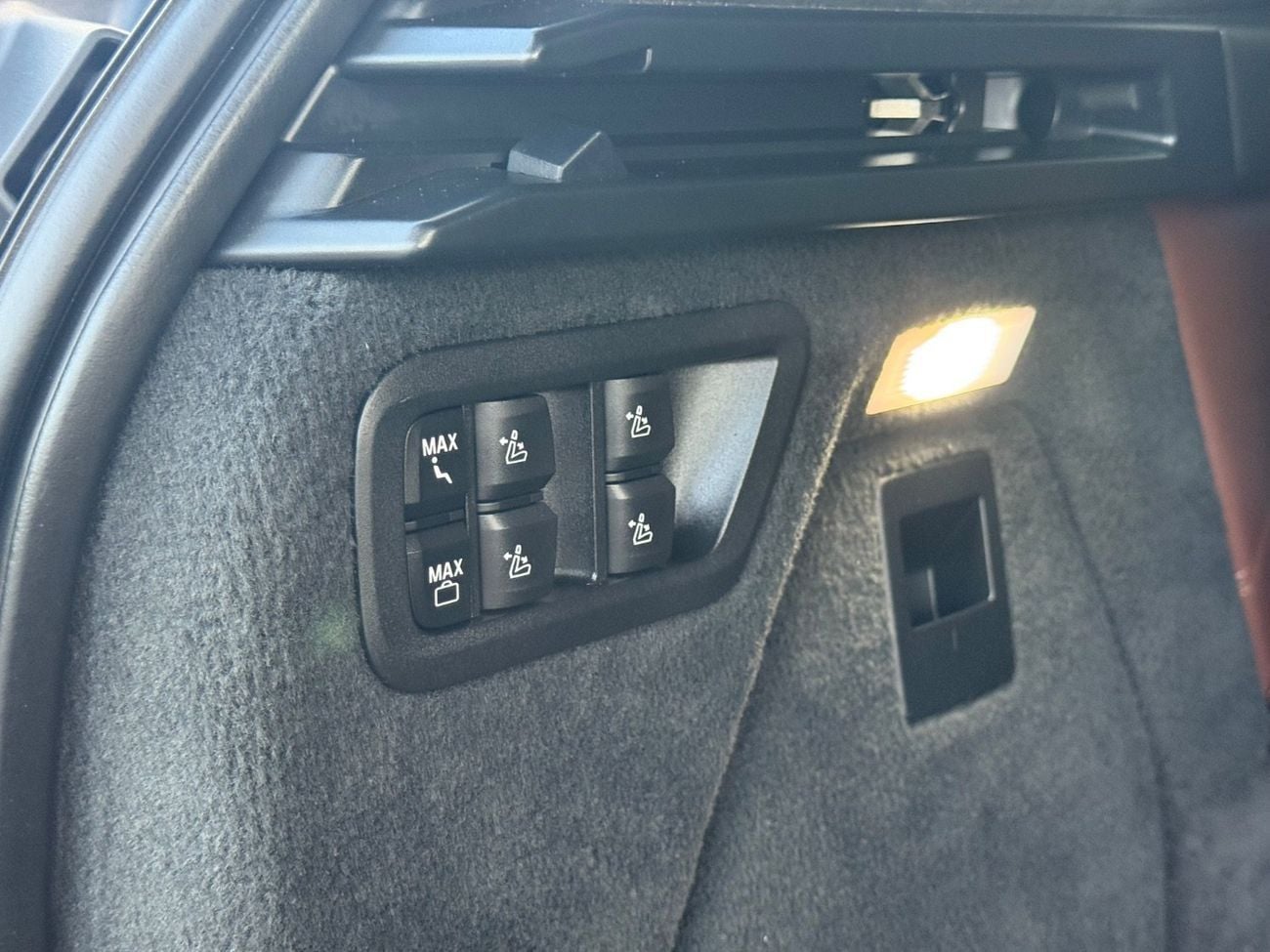 بي أم دبليو X7 XDRIVE40I M SPORT 3.0L
