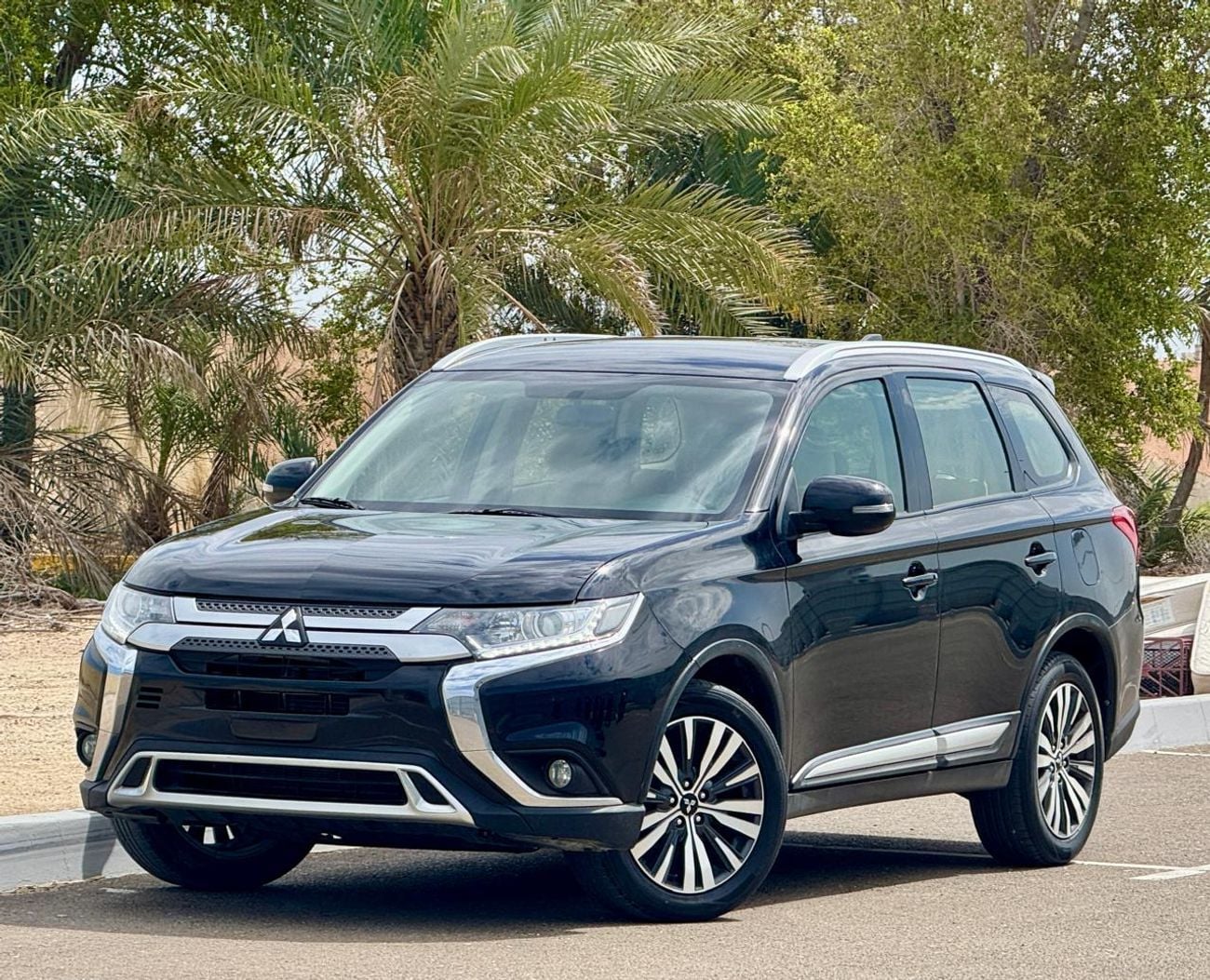 Mitsubishi Outlander GLX High 2.4L 850-Monthly l GCC l 4WD , Cruise, Camera l Accident Free
