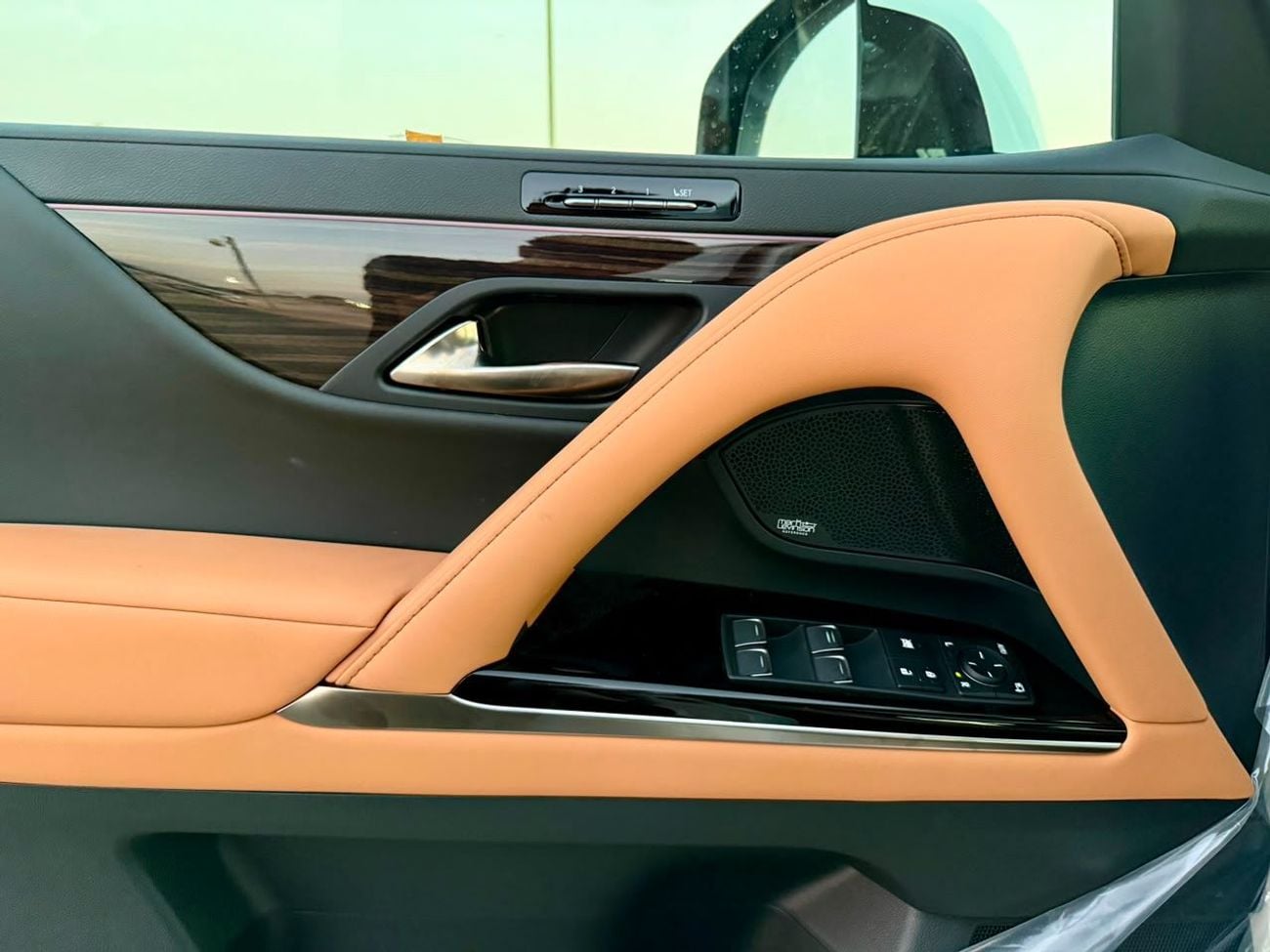 لكزس LX 600 SIGNATURE