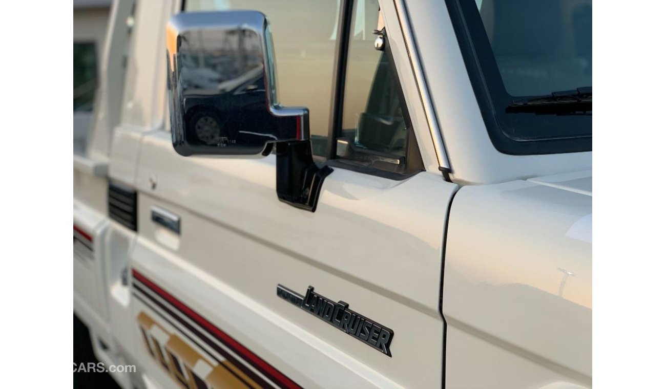 Toyota Land Cruiser Pick Up SIngle Cabin 4x4 4.0L V6 Gasoline