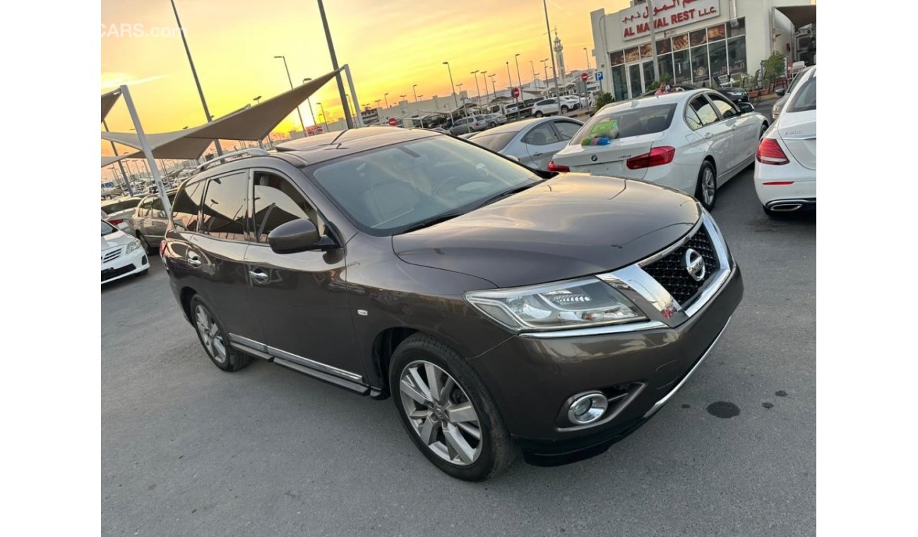 Nissan Pathfinder SV Nissan pathfinder 2016 gcc full option