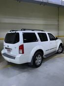 Nissan Pathfinder LE