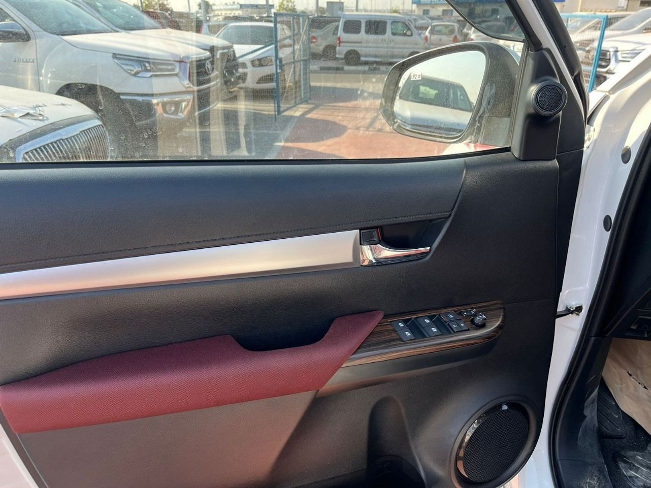 تويوتا هيلوكس HILUX SR5 2.7L 2025 PUSH START