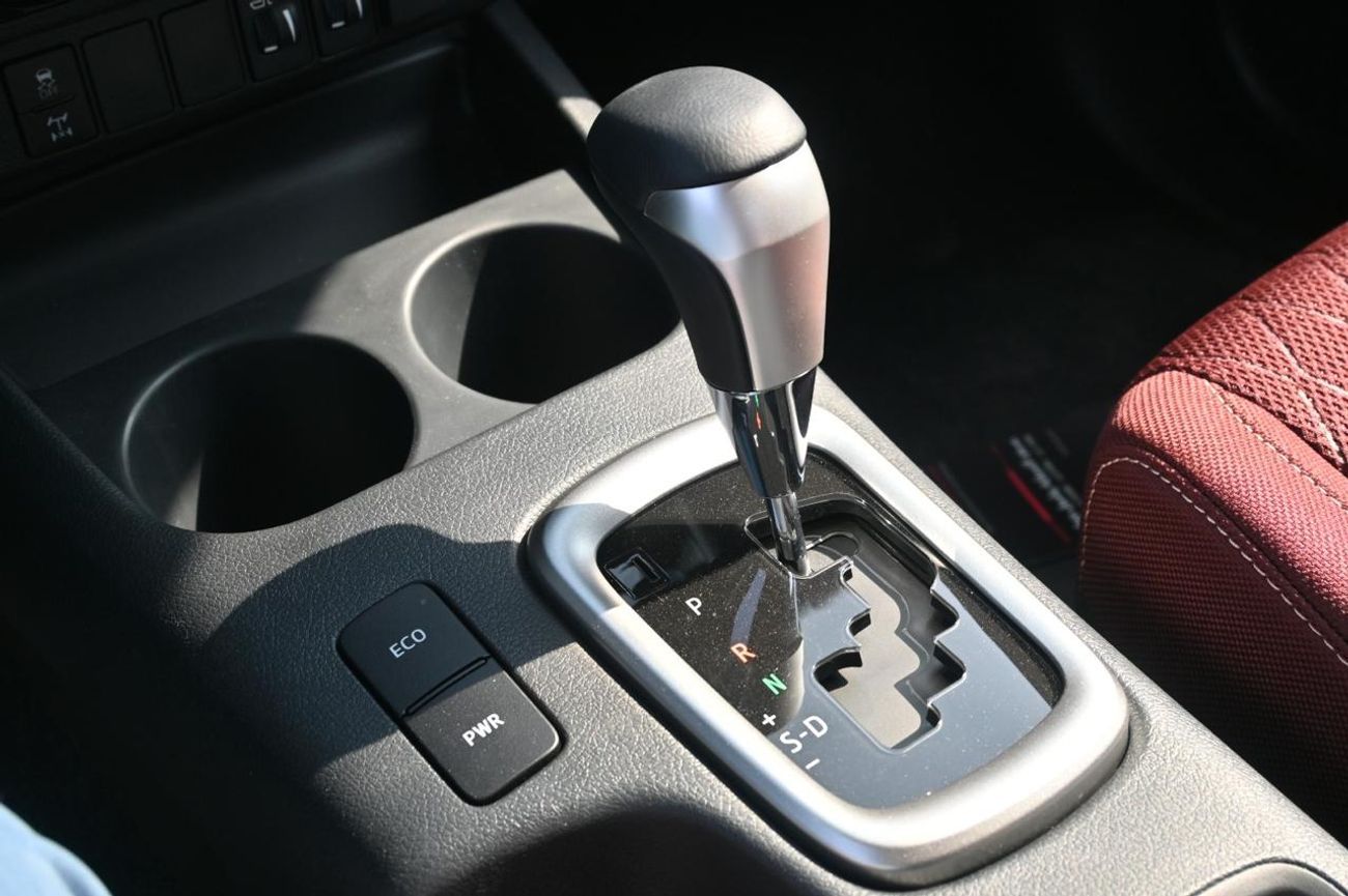 Toyota Hilux S GLX 2.4L 4WD A/T