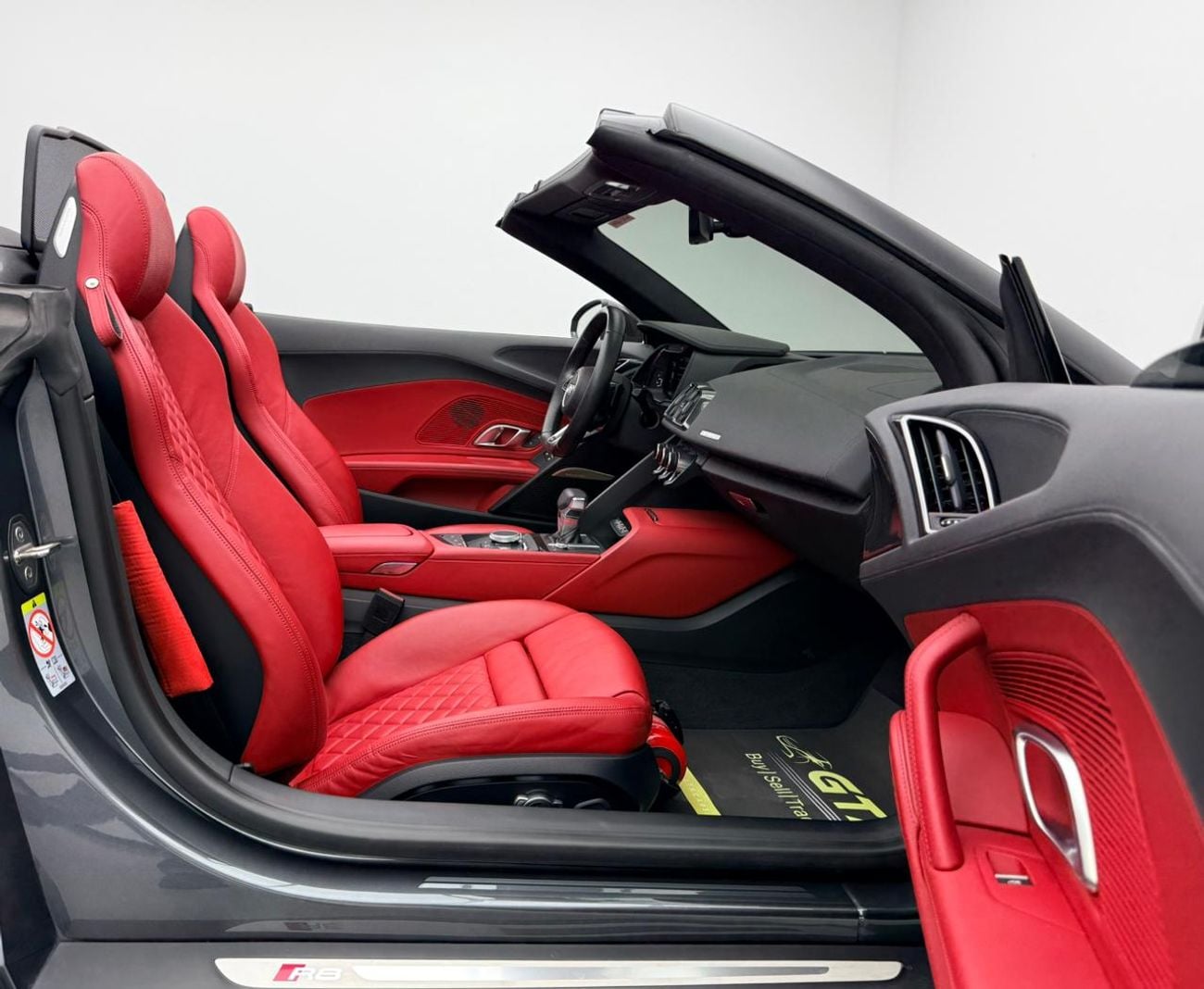 Audi R8 Spyder STD 2017 Audi R8 Spyder V10 + Package, Full Audi Service History, Full PPF, GCC