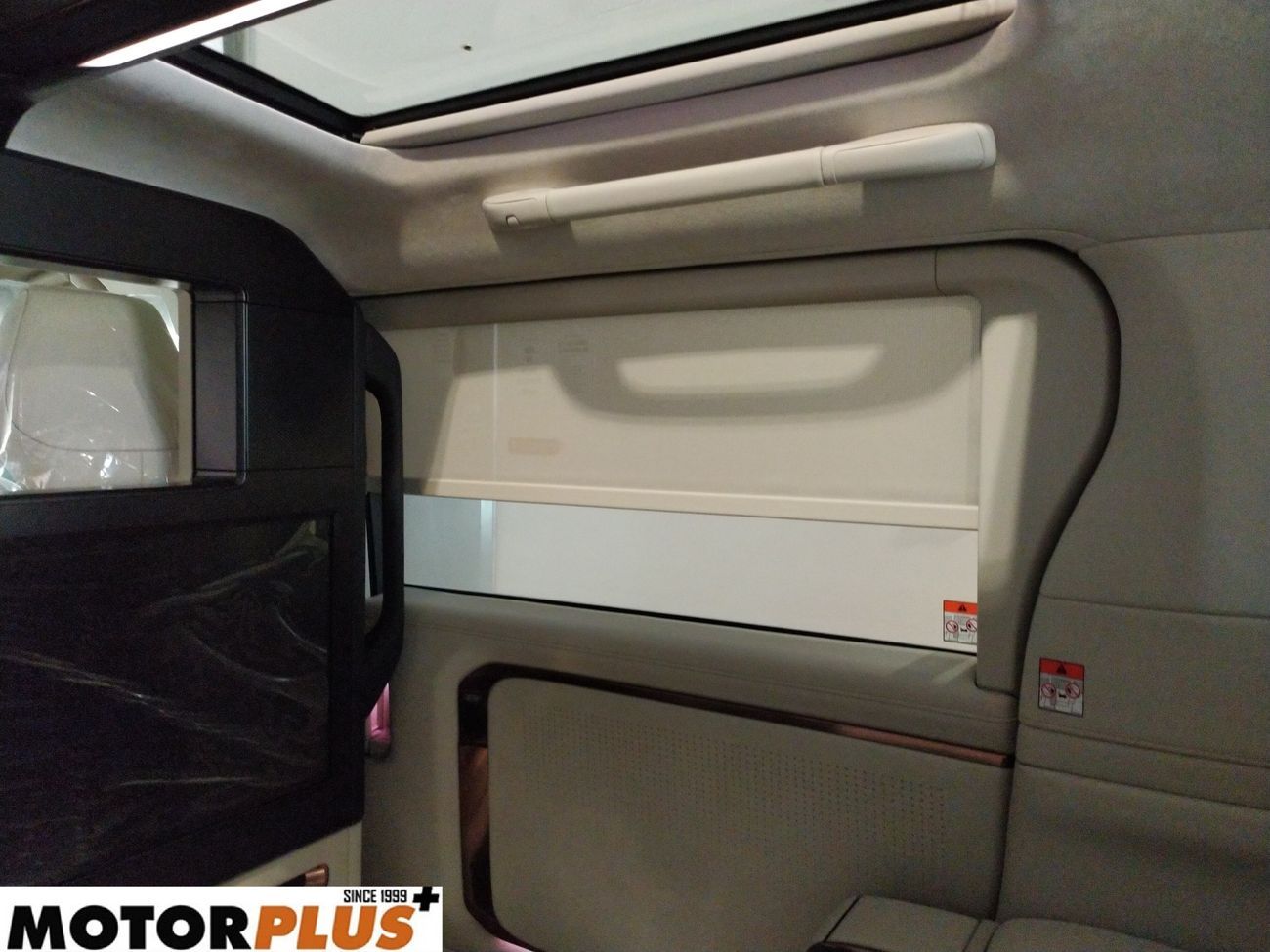 Lexus LM 350h Hybrid 4 Seater 2025 - Ready Stock! Export-only price