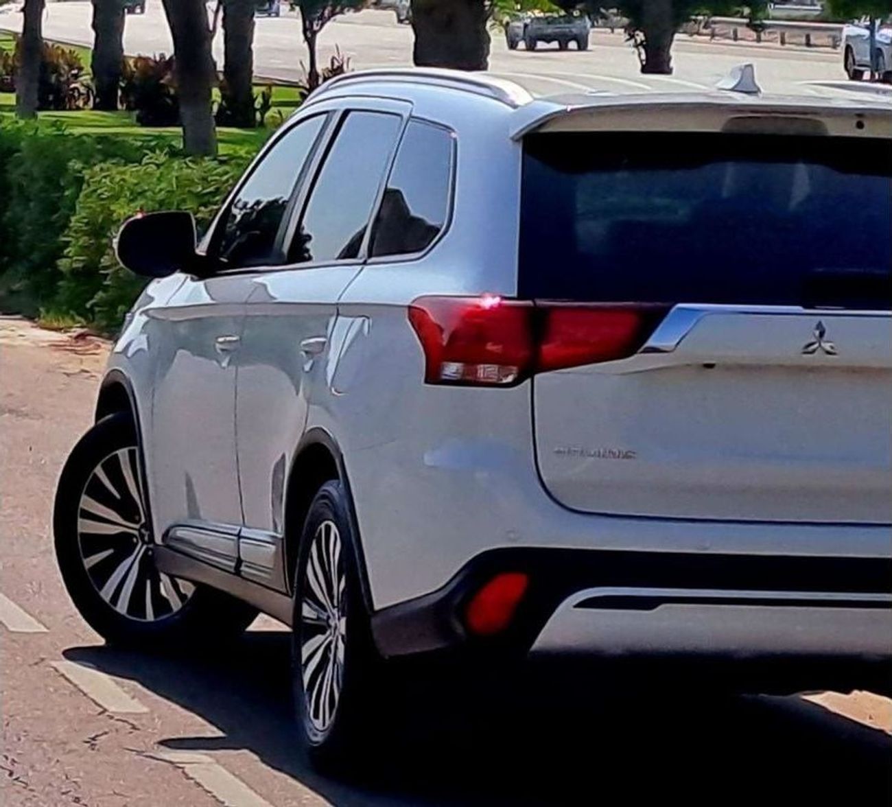 Mitsubishi Outlander GLX High 2.4L 930-Monthly l GCC l Cruise, 4wd, GPS l Accident Free