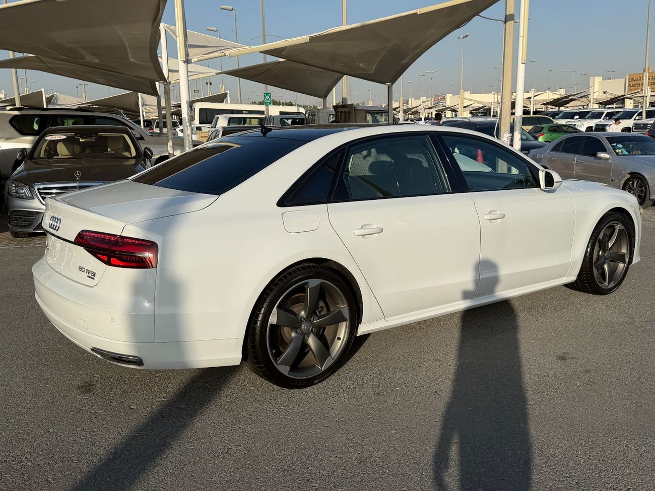 Audi A8 L 60 TFSI quattro 4.0L (454 HP)