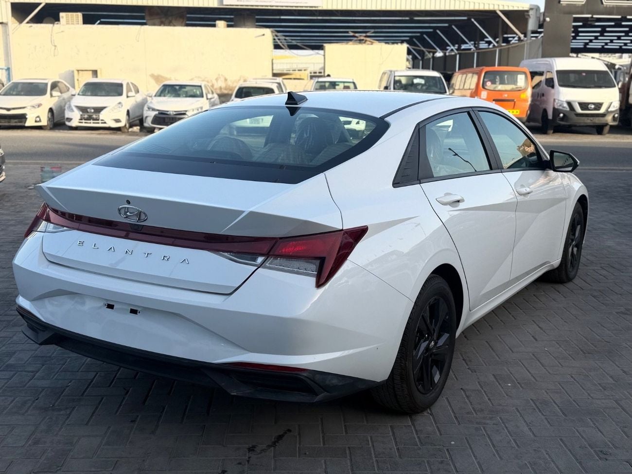 هيونداي إلانترا GL 2.0L