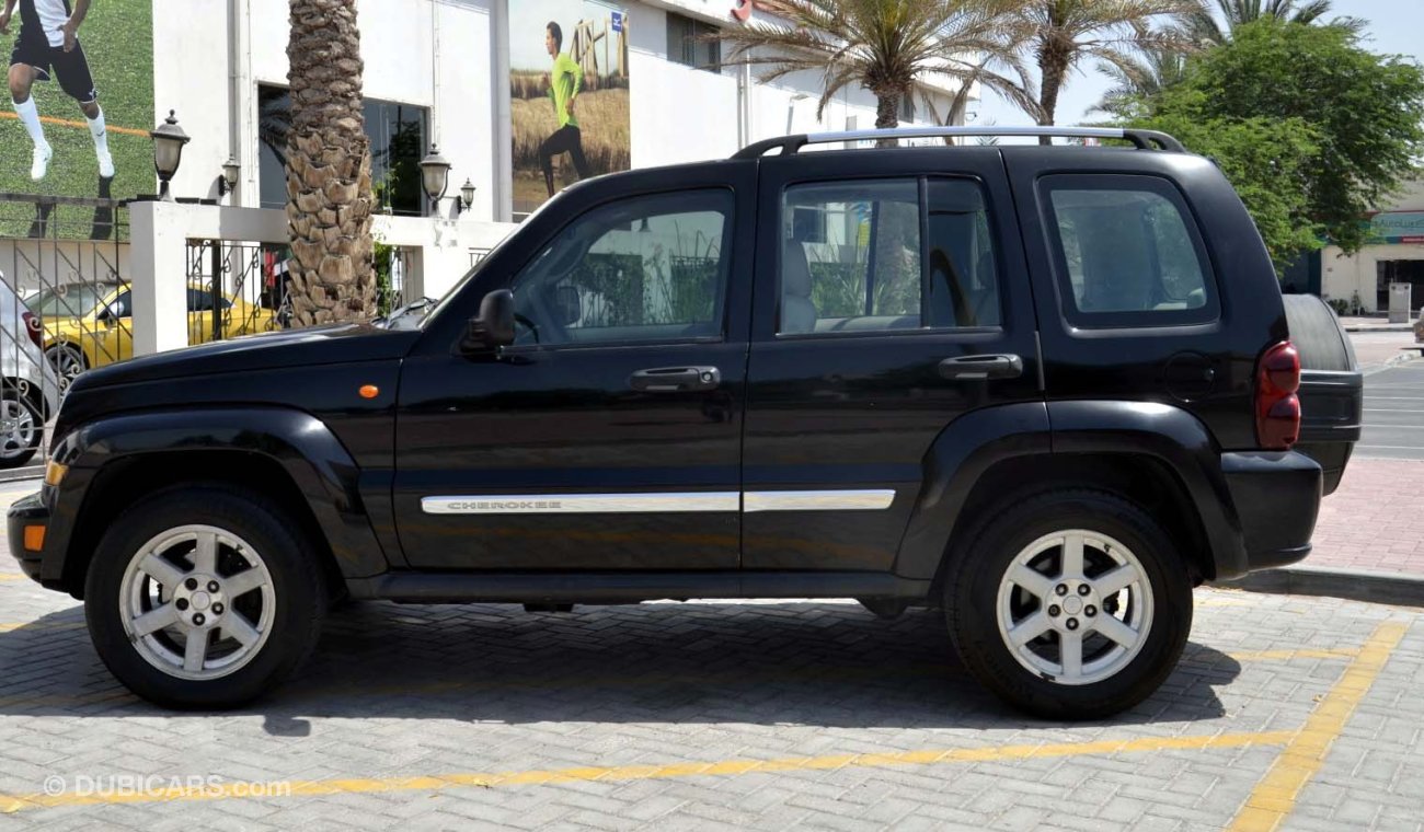 جيب شيروكي 3.7L Limited in Good Condition