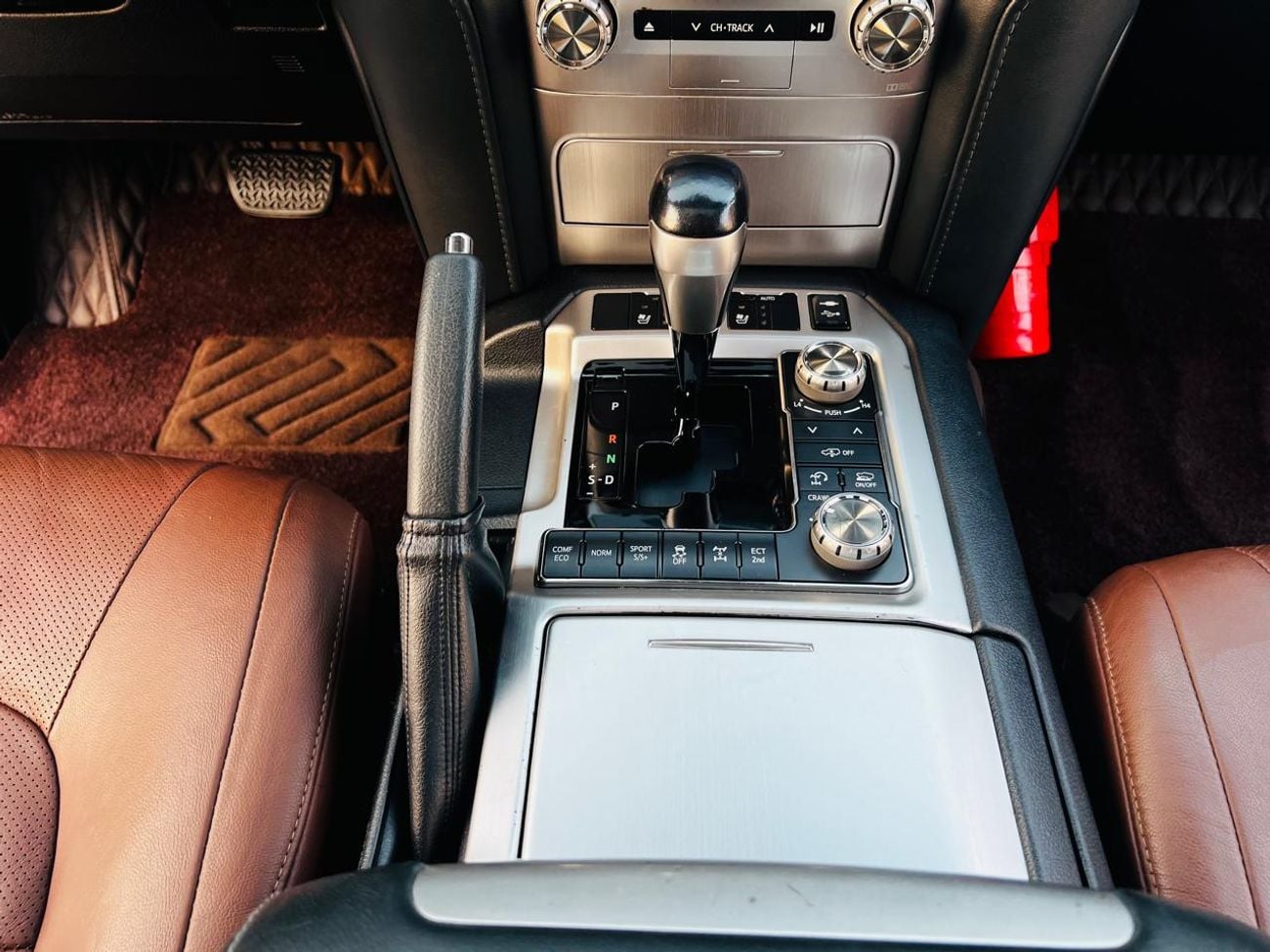 Toyota Land Cruiser VXR 5.7