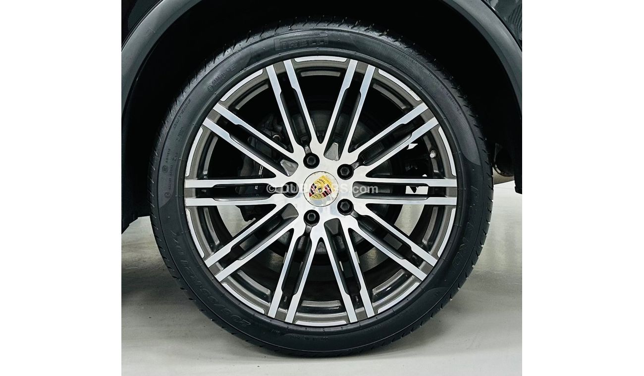 Porsche Cayenne Std GCC .. FSH .. Low Milegea .. Perfect Condition .. Top Range ..  V6.