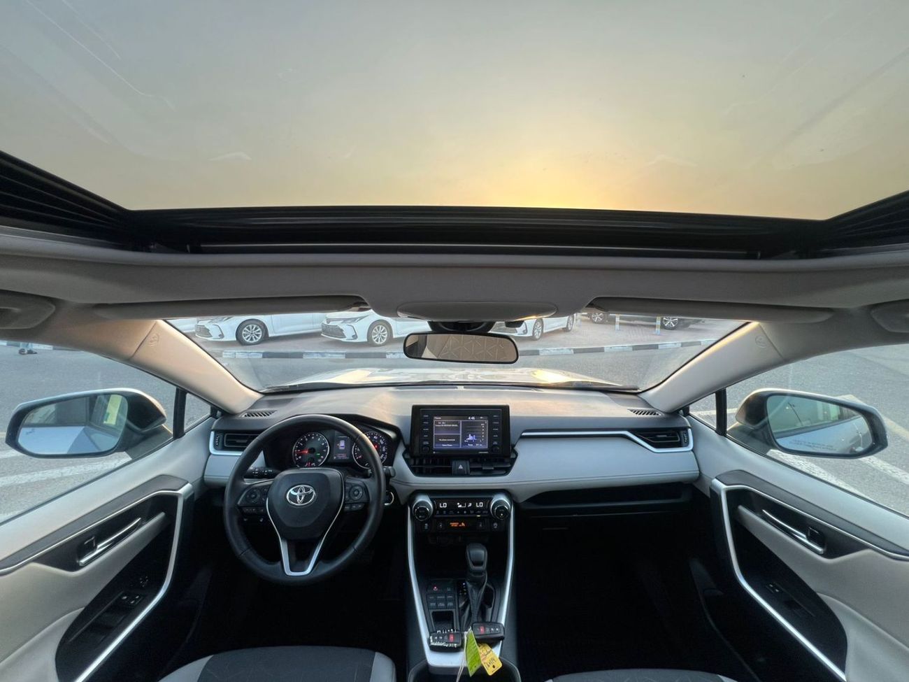 Toyota RAV4 2021 Toyota Rav4  XLE  Full Option AWD  -4x4-2.5L-V4- Sunroof Push Start Rear Camara