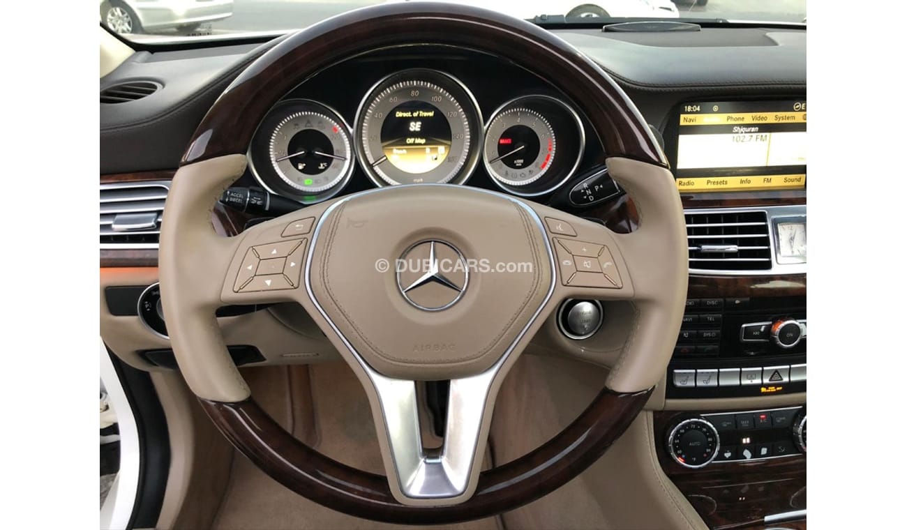 Mercedes-Benz CLS 550 Mercedes benz CLS500 model 2012 GCC car prefect condition full option low mileage sun roof leather