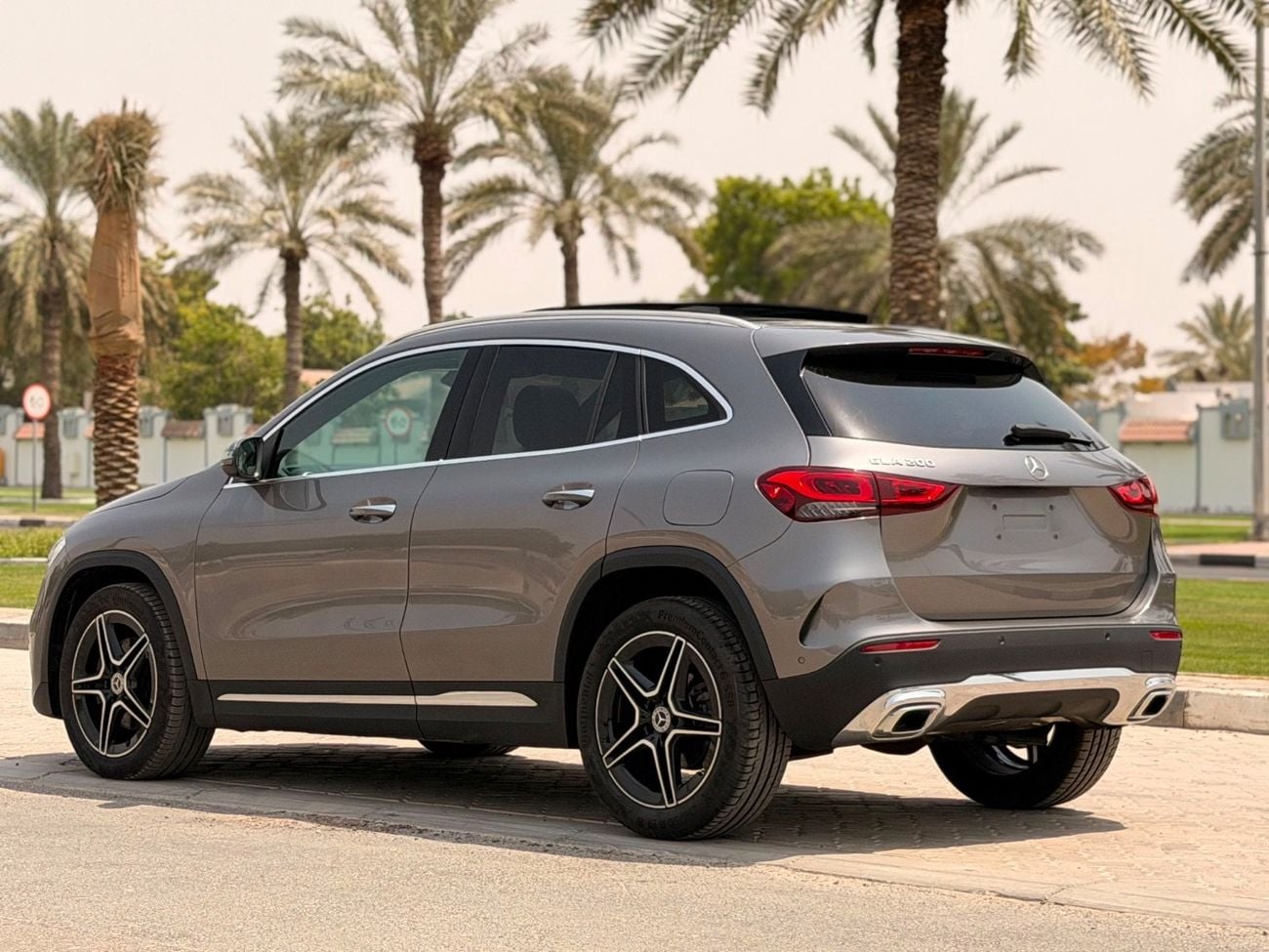 Mercedes Benz GLA 200 AMG PREMIUM