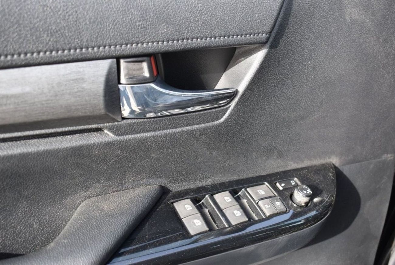 تويوتا هيلوكس Diesel Black 2025