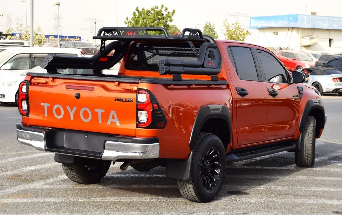 تويوتا هيلوكس AWD A/T Diesel 2.8 (Right Hand Drive)