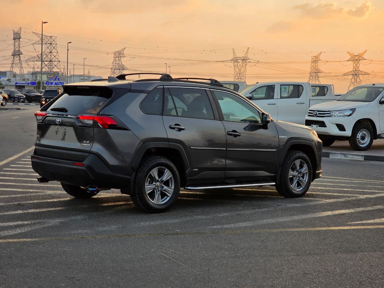 Toyota RAV4 2022 Model XLE hybrid engine Push , AWD and leather seats
