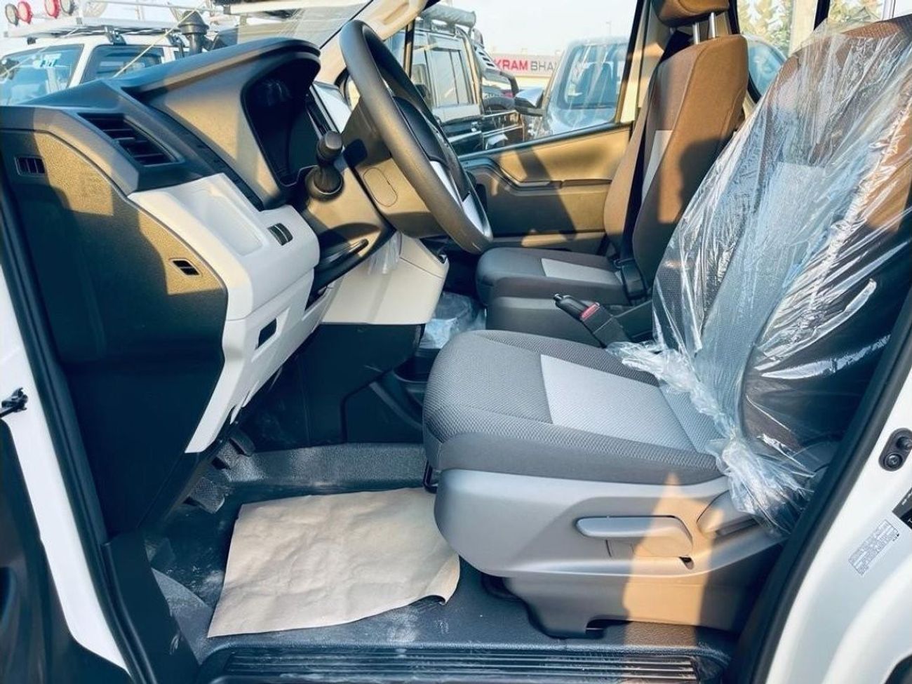 تويوتا هاياس 3.5L V6 High Roof Mid Option DX Manual 2026 model